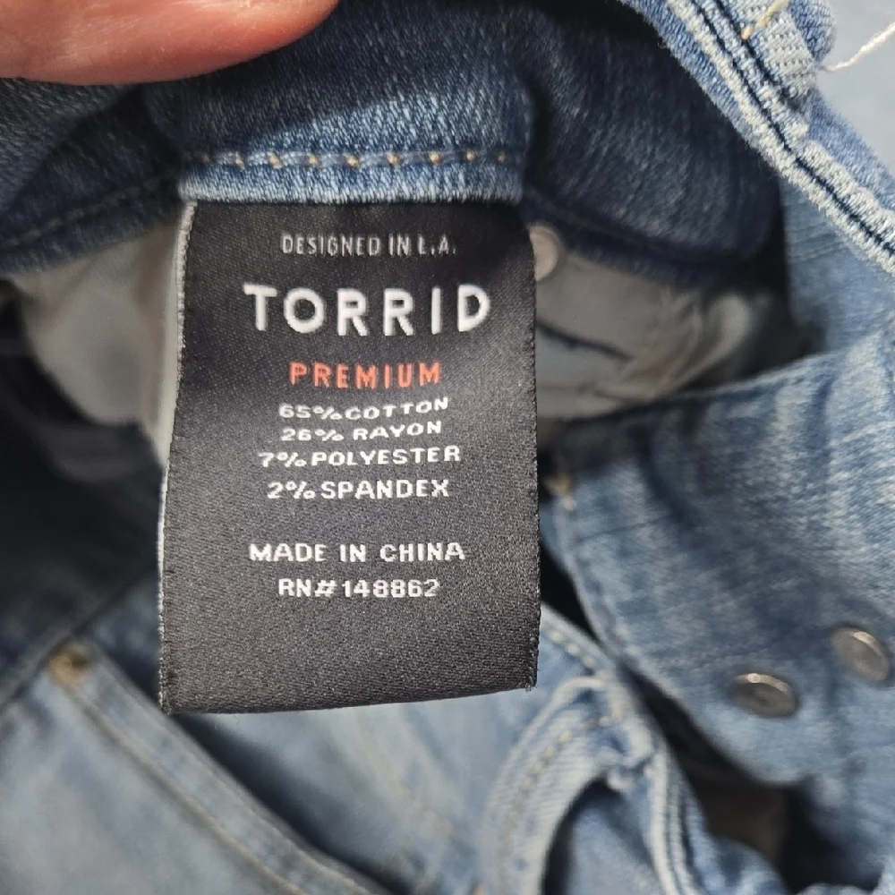 3/$10 Torrid Denim Blue Cropped Jeans